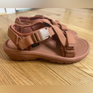 Teva Hurricane Verge Sandal - Women’s Size 9 - Pink